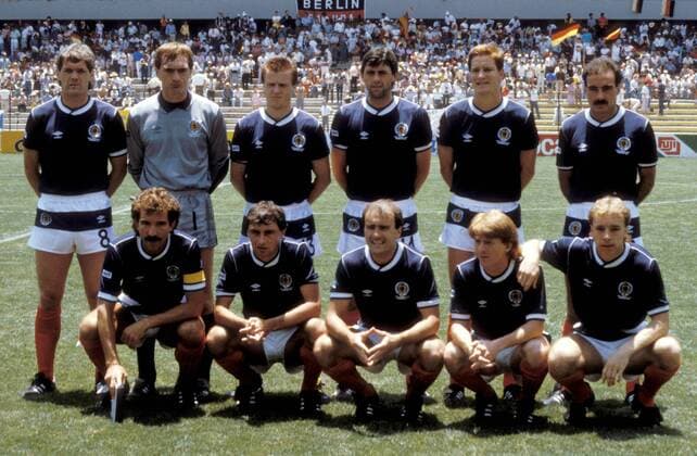 Mannschaftsbild Schottland, hi.v.li.: Roy Aitken, Torwart Jim Leighton, Steve Nicol, David Narey, Richard Gough, Willie Miller, vorn: Graeme Souness, Maurice Malpas, Eamon Bannon, Gordon Strachan, Steve Archibald Fußball WM Herren Weltmeisterschaft 1986, Nationalmannschaft, Nationalteam, Nationaltrikot, Länderspiel, Gruppe E Totale Queretaro