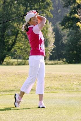 Hobbygolferin Heidrun Burmester (Deutschland), Lebensgefährtin von Franz Beckenbauer, nimmt am RBU Charity Golfturnier teil Golf Herren RBU Charity Golfturnier von Franz Beckenbauers Stiftung 2005, Golf, Golfen, Wohltätigkeit, Benefiz Einzelbild St. Leon Rot
