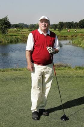 Fußballlegende Uwe Seeler (Deutschland) nimmt am RBU Charity Golfturnier 2005 teil Golf Herren RBU Charity Golfturnier von Franz Beckenbauers Stiftung 2005, Golf, Golfen, Wohltätigkeit, Benefiz Einzelbild St. Leon Rot