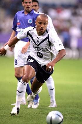Julien Faubert (Bordeaux) am Ball Fußball Herren Ligue Une 2005 2006, 1. Französische Liga, Racing Club Strasbourg - Girondins de Bordeaux 0:0, RC Gruppe pan10618 Straßburg Dynamik,  