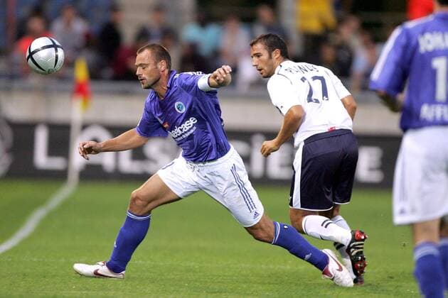 Mickael Pagis (Straßburg, li.) gegen Marc Planus (Bordeaux) Fußball Herren Ligue Une 2005 2006, 1. Französische Liga, Racing Club Strasbourg - Girondins de Bordeaux 0:0, RC Gruppe pan10618 Straßburg Dynamik,  