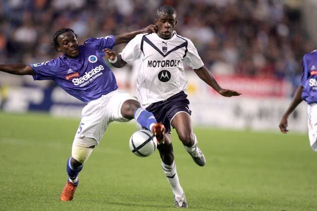 Arthur Boka (Straßburg, li.) gegen Rio Antonio Mavuba (Bordeaux) Fußball Herren Ligue Une 2005 2006, 1. Französische Liga, Racing Club Strasbourg - Girondins de Bordeaux 0:0, RC Gruppe pan10618 Straßburg Dynamik,  