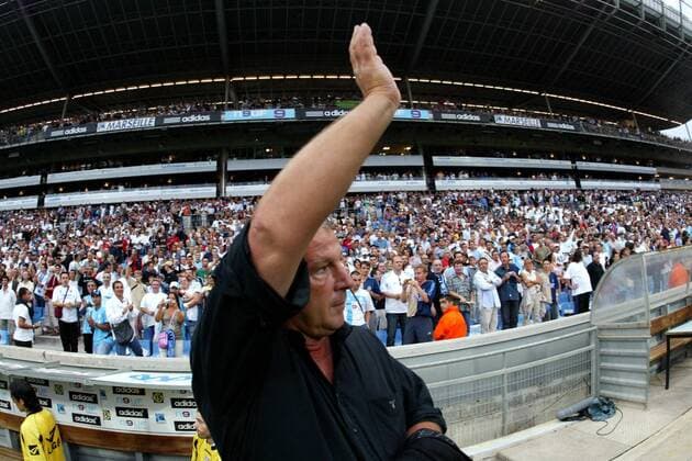 Trainer Rolland Courbis (Ajaccio) bedankt sich bei den Fans Fußball Herren Ligue Une 2005 2006, 1. Französische Liga, AC Ajaccio, Vdig Einzelbild pan10605 Marseille  
