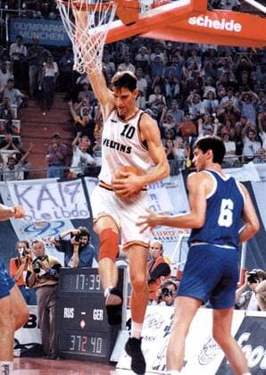 EuroBasket 2022, DBB, Historie, EM - Historie Gunther Behnke (Deutschland, li.) - Dunking Basketball EM Herren Europameisterschaft 1993, Nationalmannschaft, Nationalteam, Nationaltrikot, Länderspiel, Finale Gruppe München