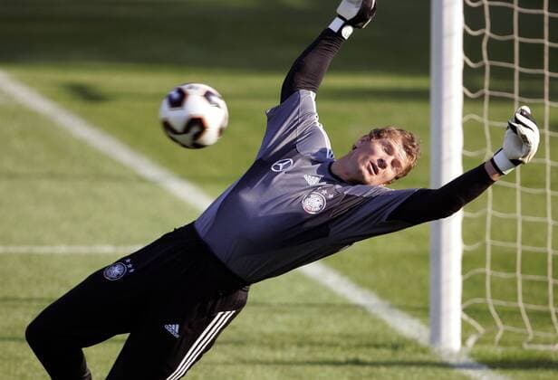 Torwart Jens Lehmann (Deutschland) - Parade Fußball Herren Nationalmannschaft 2005, Nationalteam, Training Einzelbild Berlin Dynamik, Abwehr,