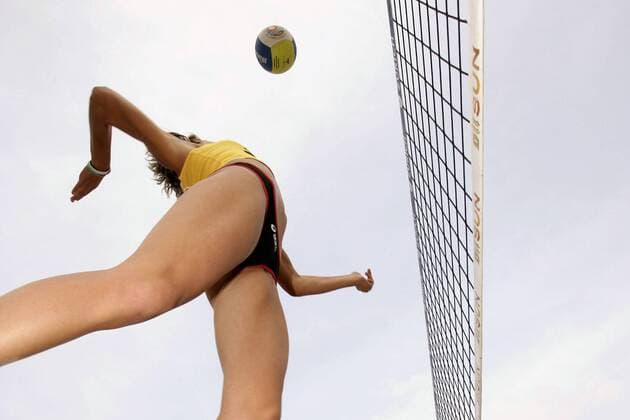 Laura Ludwig (Deutschland) - Schmetterball Beachvolleyball LM Damen Deutsche Meisterschaft 2005, Zuerich, Zurich, Beach, Landesmeisterschaft, Zürich Masters, DM Einzelbild Timmendorfer Strand Timmendorf, Aufmacher Dynamik, ,