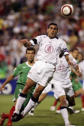 Claudio Reyna (USA) - Kopfball - (Icon9183575) Fußball Länderspiel Herren Weltmeisterschaftsqualifikation 2005, Länderspiel, Qualifikation, Nationalmannschaft, Nationalteam Einzelbild Columbus Ohio Dynamik, EDITORIAL USE ONLY