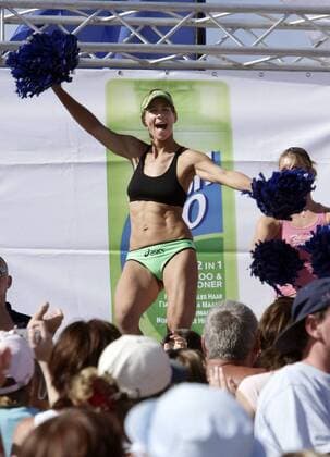 Danja Müsch (VC Olympia Berlin Deutschland) macht auch als Go Go Girl eine gute Figur Beachvolleyball LM Damen Deutsche Meisterschaft 2005, Landesmeisterschaft, DM, Zürich, Zurich, Zuerich, Beach Einzelbild Timmendorfer Strand Timmendorf Freude,