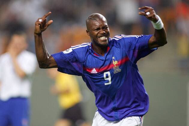 Djibril Cisse (Frankreich) enttäuscht Fußball Länderspiel Herren Weltmeisterschaftsqualifikation 2005, Länderspiel, Qualifikation, Nationalmannschaft, Nationalteam Einzelbild pan10663 Lens Enttäuschung,  