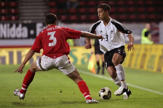 Malik Fathi (Deutschland U21, re.) gegen Steven Taylor (England U21) Fußball Länderspiel Herren U 21 Europameisterschaftsqualifikation 2005, Qualifikation, Länderspiel Gruppe Mainz Dynamik,