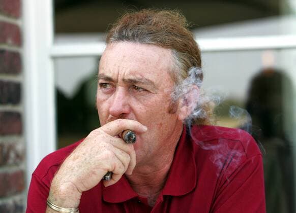 Miguel Angel Jimenez (Spanien) raucht eine Zigarre Golf Herren Linde German Masters 2005, Golfen, European PGA Tour Einzelbild Gut Lärchenhof Köln Pulheim