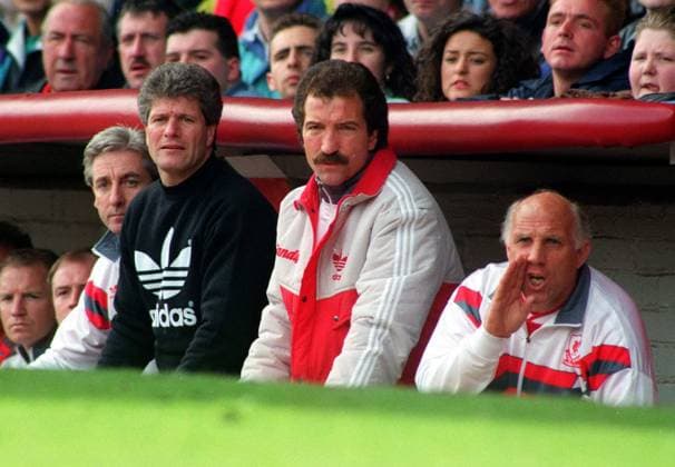 Trainerbank Liverpool, v.re.: Co Trainer Ronnie Moran, Trainer Graeme Souness, Co Trainer Phil Boersma und Co Trainer Roy Evans -  Fußball Herren English First Division 1990 1991, 1. Englische Liga, Liverpool FC Gruppe Liverpool Nachdenklichkeit,