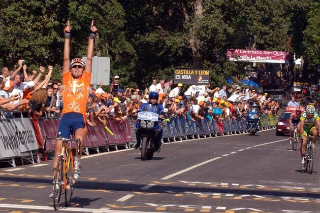 Samuel Sanchez Gonzales (Spanien Euskaltel Euskadi, li.) gewinnt die 13. Etappe der Vuelta a Espana 2005 vor Oscar Pereiro Sio (Spanien Phonak) -  Radsport Herren Vuelta a Espana 2005, Spanienrundfahrt, ProTour, Straßenradsport, Straße, Rad, Totale 13. Etappe Freude,