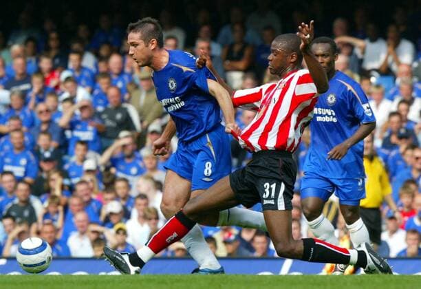 Frank Lampard (Chelsea, li.) gegen Christian Bassila (Sunderland) -  Fußball Herren English Premier League 2005 2006, 1. Englische Liga, Chelsea FC London - Sunderland AFC Gruppe London Dynamik,