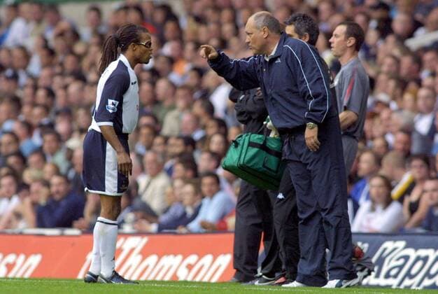 Edgar Davids (li.) bekommt Anweisungen von Trainer Martin Jol (beide Tottenham Hotspur) -  Fußball Herren English Premier League 2005 2006, 1. Englische Liga, Tottenham Hotspur, Hotspurs, Spurs, Vdig Gruppe London
