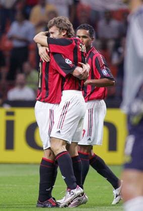 Andriy Shevchenko (Milan) jubelt mit seinen Teamkollegen Fußball EC 1 Herren Champions League 2005 2006, AC Mailand Gruppe Mailand Freude,