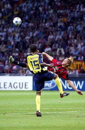 Massimo Ambrosini (Milan, re.) gegen Marco Aurelio (Fenerbahce) Fußball EC 1 Herren Champions League 2005 2006, AC Mailand - Fenerbahce Istanbul 3:1 Gruppe Mailand Dynamik,