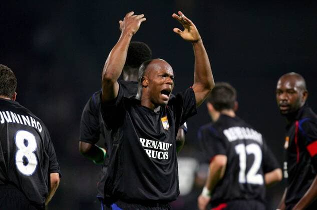 Sylvain Wiltord (Lyon) beschwert sich Fußball EC 1 Herren Champions League 2005 2006, Olympique Lyonnais, OL Einzelbild pan10788 Lyon  
