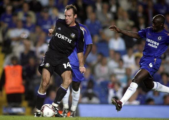 Bart Goor (Anderlecht, li.) am Ball, re. kommt Claude Makelele (Chelsea) angerauscht -  Fußball EC 1 Herren Champions League 2005 2006, Chelsea FC London - RSC Anderlecht 1:0 Gruppe London Dynamik,