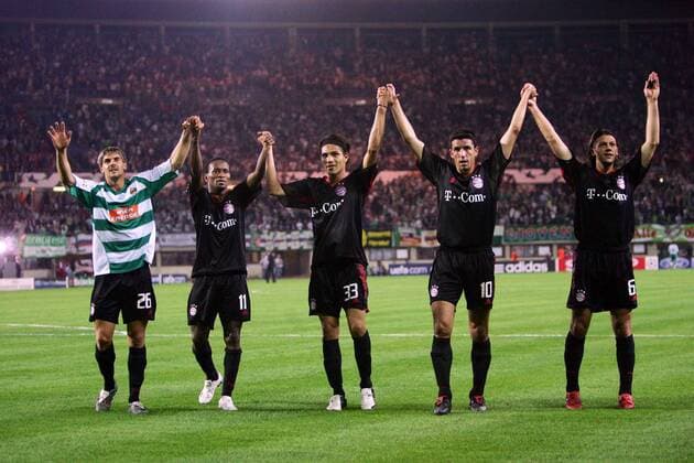 Schlußjubel Bayern, v.li.: Sebastian Deisler, Ze Roberto, Jose Paolo Guerrero, Roy Makaay, Martin Demichelis Fußball EC 1 Herren Champions League 2005 2006, FC Bayern München Gruppe Wien Freude,