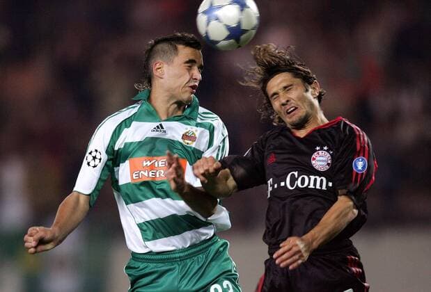 Bixente Lizarazu (Bayern, re.) gegen Andreas Dober (Rapid Wien) -  Fußball EC 1 Herren Champions League 2005 2006, SK Rapid Wien - FC Bayern München 0:1 Gruppe Wien Dynamik,