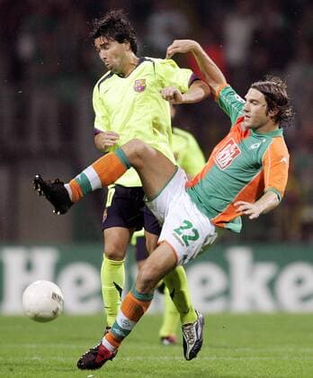Deco (FC Barcelona, li.) gegen Torsten Frings (Bremen) Fußball EC 1 Herren Champions League 2005 2006, SV Werder Bremen - FC Barcelona 0:2, Barca Gruppe Bremen Dynamik, Kampf,