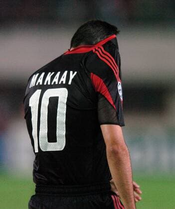 Roy Makaay (Bayern) versteckt sich lieber Fußball EC 1 Herren Champions League 2005 2006, FC Bayern München Einzelbild Wien Enttäuschung,
