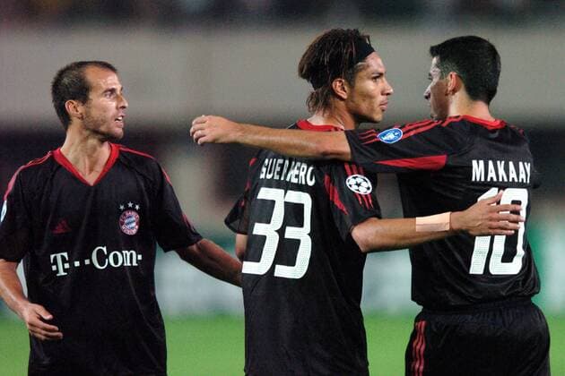 Torjubel Bayern - V.li. Mehmet Scholl, Torschütze Jose Paolo Guerrero und Roy Makaay Fußball EC 1 Herren Champions League 2005 2006, FC Bayern München Gruppe Wien Freude,