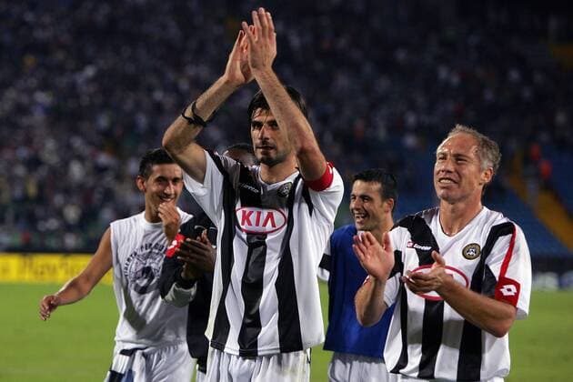 Roberto Nestor Sensini (re.) und Vincenzo Iaquinta (beide Udine) bedanken sich bei den Zuschauern Fußball EC 1 Herren Champions League 2005 2006, Udinese Calcio, Serie A, 1. Italienische Liga, Gruppe Udine Freude,