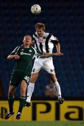 Cesare Natali (Udine, re.) gegen Sandor Torghelle (Panathinaikos) Fußball EC 1 Herren Champions League 2005 2006, Udinese Calcio - Panathinaikos Athen 3:0 Gruppe Udine Dynamik, Höhe,