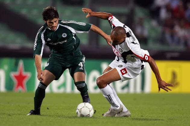 Elias Kotsios (Panathinaikos, li.) gegen Jose Vidigal (Udine) Fußball EC 1 Herren Champions League 2005 2006, Udinese Calcio - Panathinaikos Athen 3:0 Gruppe Udine Dynamik,