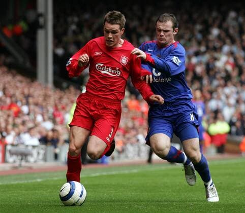 Stephen Finnan (Liverpool, li.) gegen Wayne Rooney (Manchester United) -  Fußball Herren English Premier League 2005 2006, 1. Englische Liga, FC Liverpool - Manchester United 0:0, ManU Gruppe Liverpool Dynamik, Kampf,