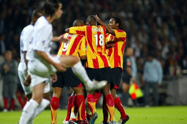 Torjubel Lens, v.re.: Seydou Keita, Olivier Thomert und Daniel Cousin Fußball Herren Ligue Une 2005 2006, 1. Französische Liga, Olympique Lyonnais - RC Lens 1:1, OL Gruppe pan10883 Lyon o0 Racing Club Freude,  