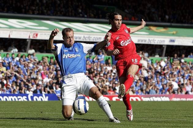 Luis Garcia (Liverpool, re.) erzielt gegen einen Birminghamer Gegenspieler den Treffer zum 1:0 - EDITORIAL USE ONLY. No use with unauthorised audio, video, data, fixture lists, club league logos or live services. Online in-match use limited to 120 images, no video emulation. No use in betting, games or single club league player publications. Fußball Herren English Premier League 2005 2006, 1. Englische Liga, Birmingham City - FC Liverpool 2:2, Vdig Gruppe Birmingham Dynamik,
