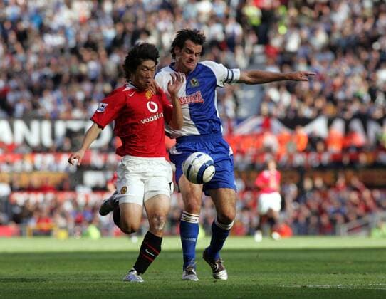 Ji Sung Park (Manchester United, li.) gegen Ryan Nelsen (Blackburn) -  Fußball Herren English Premier League 2005 2006, 1. Englische Liga, Manchester United - Blackburn Rovers 0:1, Vdig Gruppe Manchester Dynamik,