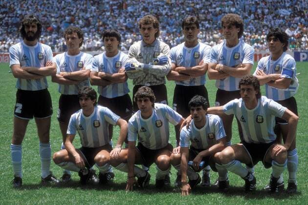 Mannschaftsbild Argentinien hi.v.li.: Sergio Batista, Jose Cuciuffo, Julio Olarticoechea, Torwart Nery Pumpido, Jose Luis Brown, Oscar Ruggeri, Diego Armando Maradona; vorn: Jorge Luis Burruchaga, Ricardo Giusti, Hector Enrique und Jorge Valdano Fußball WM Herren Weltmeisterschaft 1986, Länderspiel, Nationalmannschaft, Nationalteam, Finale, Endspiel, Vdia Totale Mexico City, Mexiko Stadt