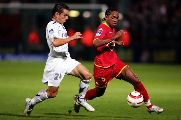 Frederic Thomas (Le Mans, re.) gegen Christophe Landrin (Paris St. Germain) Fußball Herren Ligue Une 2005 2006, 1. Französische Liga, UC Le Mans 72 - Paris Saint Germain 0:0, PSG Gruppe pan10901 Le Mans Dynamik,  
