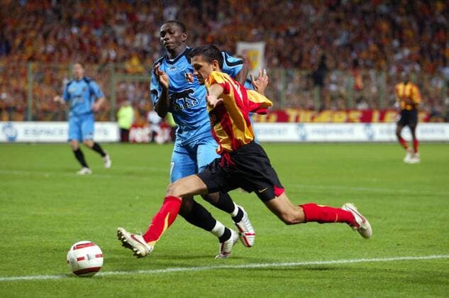 Eric Carriere (Lens, re.) gegen Stephane M Bia (Rennes) Fußball Herren Ligue Une 2005 2006, 1. Französische Liga, Racing Club de Lens - Stade Rennais 0:0, RC Gruppe pan10918 Lens Dynamik,  