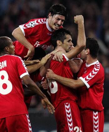 Torjubel Thun, v.li.: Gelson Rodrigues Souza, Andres Gerber, Selver Hodzic und Eren Sen Fußball EC 1 Herren Champions League 2005 2006, FC Thun Gruppe Thun Begeisterung, Freude,