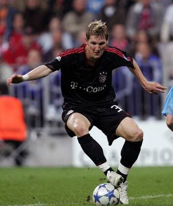 Bastian Schweinsteiger (Bayern) am Ball Fußball EC 1 Herren Champions League 2005 2006, FC Bayern München Einzelbild München Dynamik,