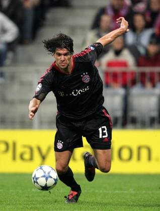 Michael Ballack (Bayern) am Ball Fußball EC 1 Herren Champions League 2005 2006, FC Bayern München Einzelbild München Dynamik,