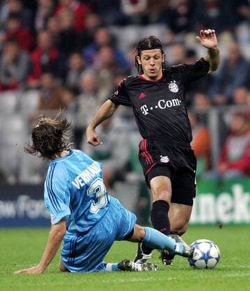 Martin Demichelis (Bayern, re.) gegen Sven Vermant (FC Brügge) Fußball EC 1 Herren Champions League 2005 2006, FC Bayern München - Club Brügge KV 1:0 Gruppe München Dynamik, Kampf,