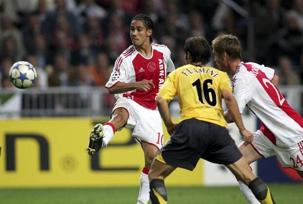 Steven Pienaar (li.) und Markus Rosenberg (beide Ajax) gegen Mathieu Flamini (Arsenal) -  Fußball EC 1 Herren Champions League 2005 2006, Ajax Amsterdam - Arsenal FC London 1:2 Gruppe Amsterdam Dynamik,