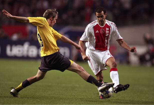 Juanfran (Ajax, re.) gegen Aliaksandr Hleb (Arsenal) -  Fußball EC 1 Herren Champions League 2005 2006, Ajax Amsterdam - Arsenal FC London 1:2 Gruppe Amsterdam Dynamik,