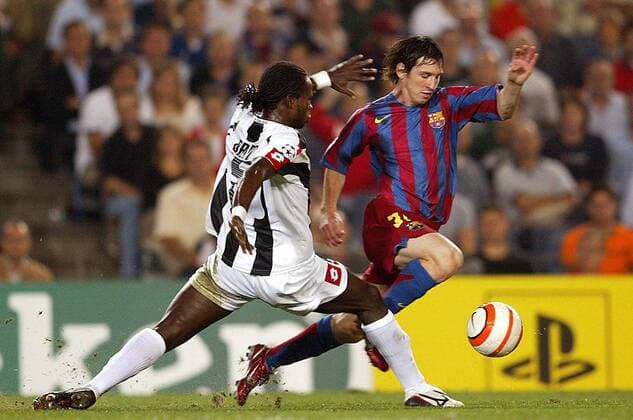 Lionel Messi (FC Barcelona, re.) gegen Christian Obodo (Udine) Fußball EC 1 Herren Champions League 2005 2006, Barca, FC Barcelona - Udinese Calcio 4:1 Gruppe pan10942 Barcelona Dynamik,  