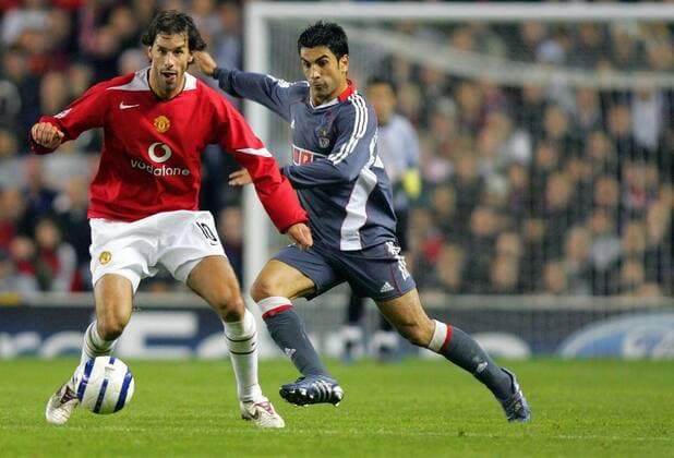 Ruud van Nistelrooy (Manchester United, li.) gegen Ricardo Rocha (Benfica) Fußball EC 1 Herren Champions League 2005 2006, ManU, Manchester United - Benfica Lissabon 2:1 Gruppe pan10945 Manchester Dynamik,  