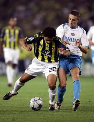 Alex (Fenerbahce, li.) gegen Timmy Simons (Eindhoven) -  Fußball EC 1 Herren Champions League 2005 2006, Fenerbahce Istanbul - PSV Eindhoven 3:0 Gruppe Istanbul Dynamik,
