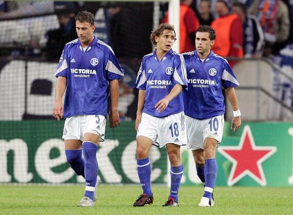 Enttäuschter Abgang der Schalker, v.li.: Marcelo Jose Bordon, Rafinha und Lincoln Fußball EC 1 Herren Champions League 2005 2006, FC Schalke 04 Gruppe Gelsenkirchen Enttäuschung,