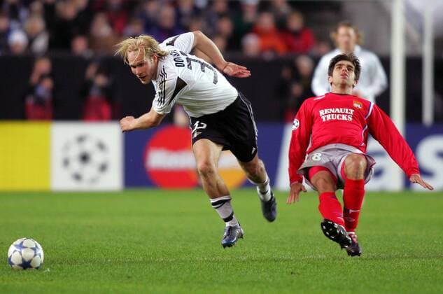 Mikael Dorsin (Trondheim, li.) gegen Juninho (Lyon) Fußball EC 1 Herren Champions League 2005 2006, Rosenborg Trondheim BK - Olympique Lyonnais 0:1, OL Gruppe Pan10953 Trondheim Dynamik,  