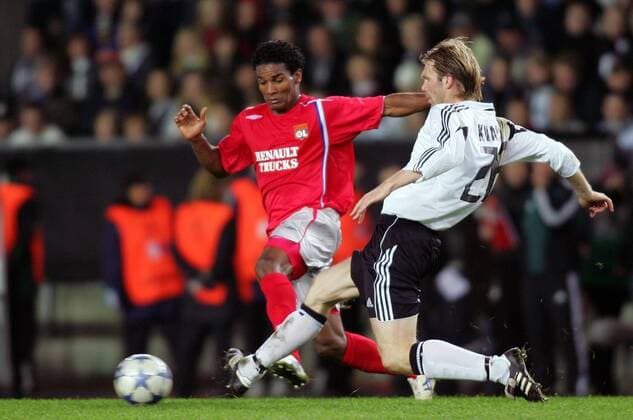 Florent Malouda (Lyon, li.) gegen Björn Tore Kvarme (Trondheim) Fußball EC 1 Herren Champions League 2005 2006, Rosenborg Trondheim BK - Olympique Lyonnais 0:1, OL Gruppe Pan10953 Trondheim Dynamik,  